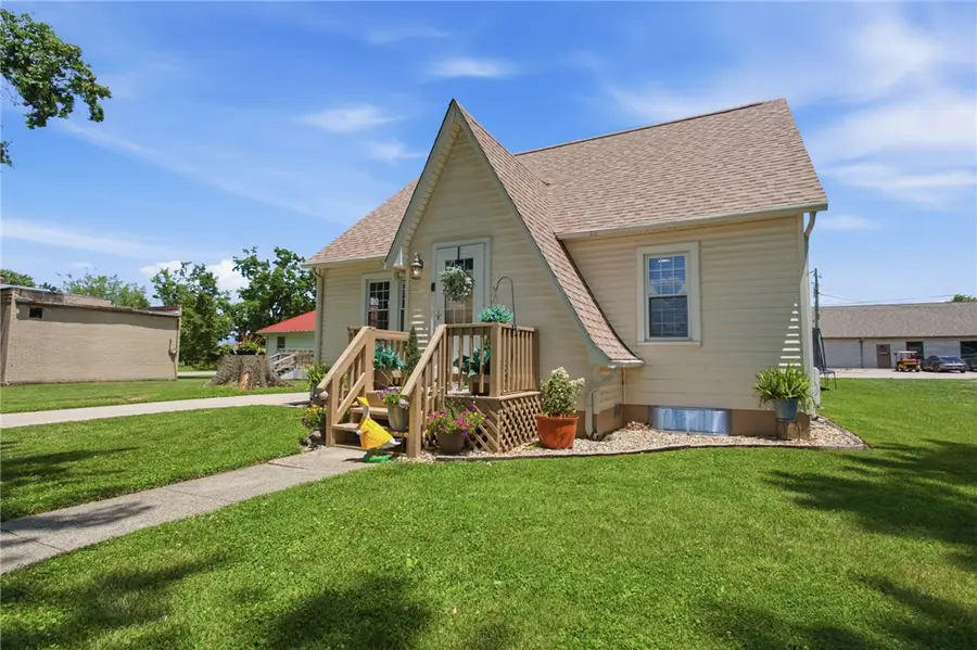 126 2nd Street, Cowden, IL 62422 - #2