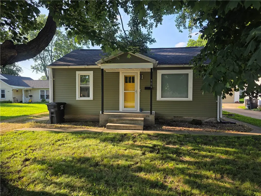 906 W Franklin Avenue, Effingham, IL 62401 - #1
