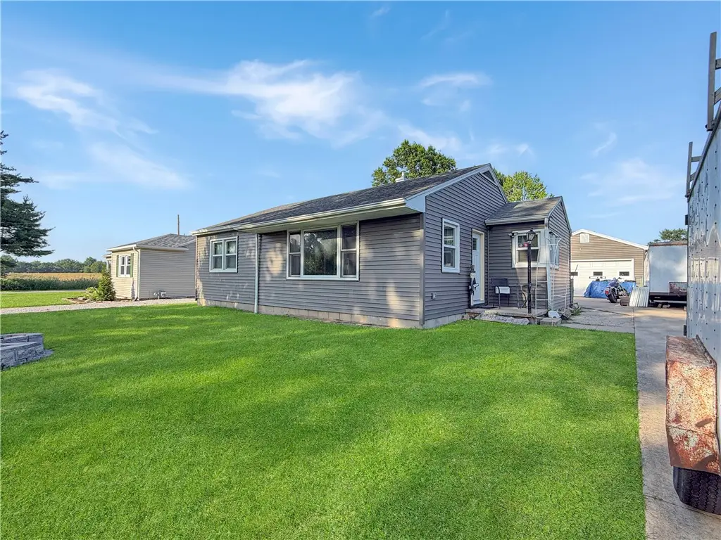 817 Charles Street, Shelbyville, IL 62565 - #1