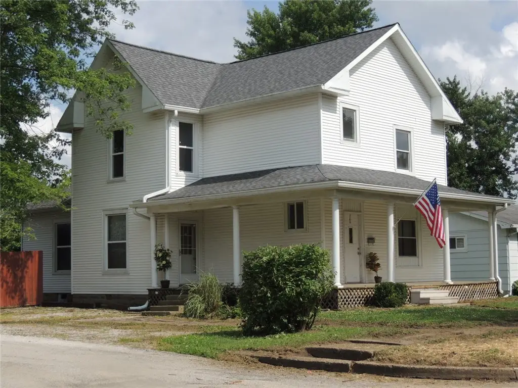 401 S 3rd Street, Altamont, IL 62411 - #1