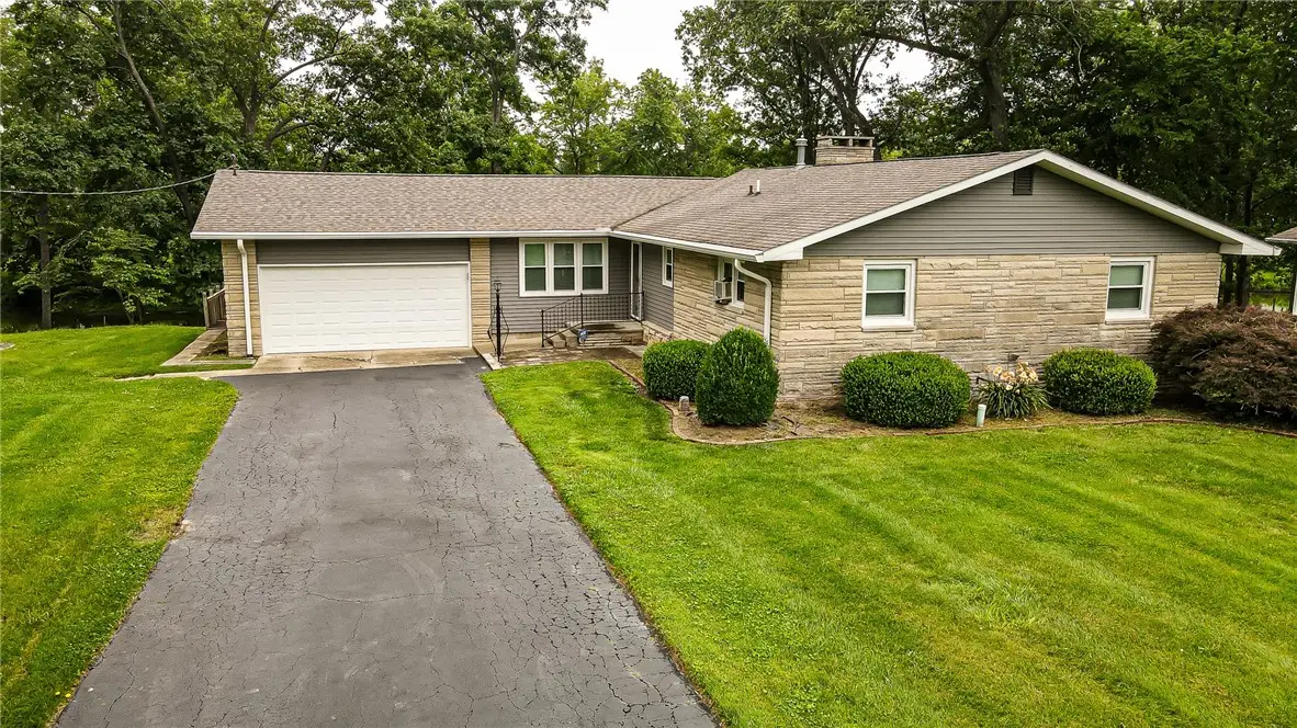 18 Lakewood Drive, Paris, IL 61944 - #1