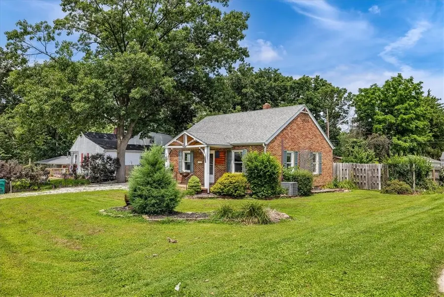 3320 E Chestnut Avenue, Decatur, IL 62521 - #3