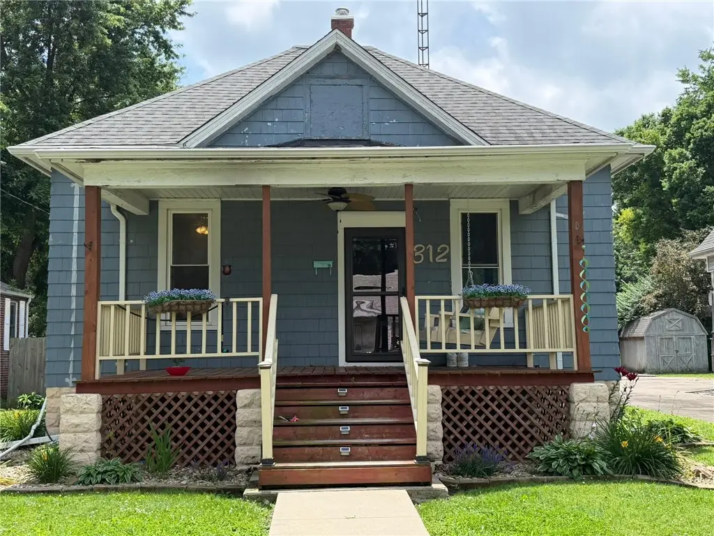 312 E Pleasant Street, Taylorville, IL 62568 - #1