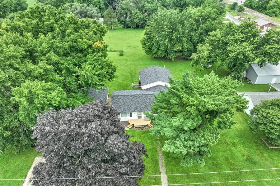 220 W Madison Street, Moweaqua, IL 62550 - #2