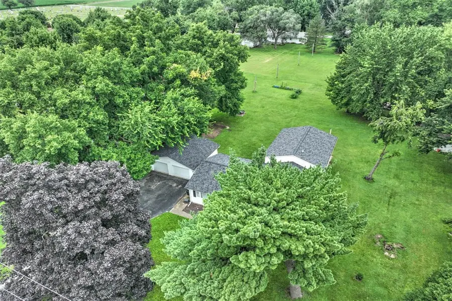 220 W Madison Street, Moweaqua, IL 62550 - #3