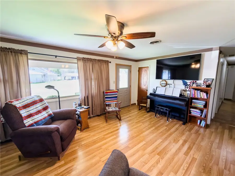 503 E Edgar Avenue, Casey, IL 62420 - #2