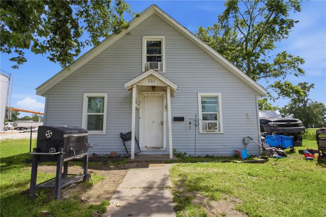 201 W Madison Avenue, Casey, IL 62420 - #1