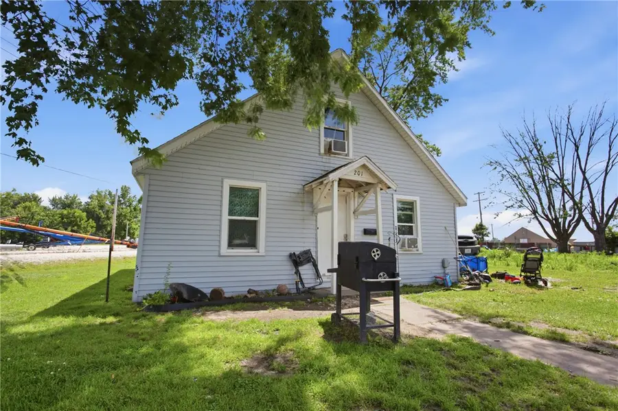 201 W Madison Avenue, Casey, IL 62420 - #3