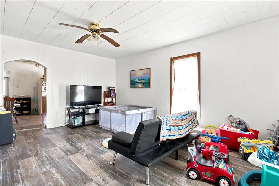 207 Harrison Avenue, Casey, IL 62420 - #3