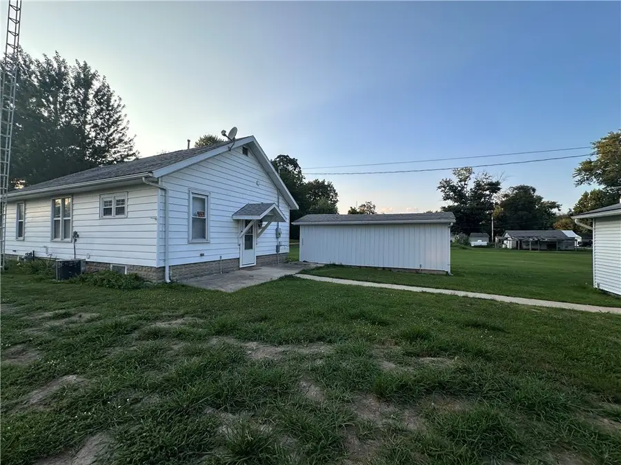 516 S Clark Street, Pana, IL 62557 - #3