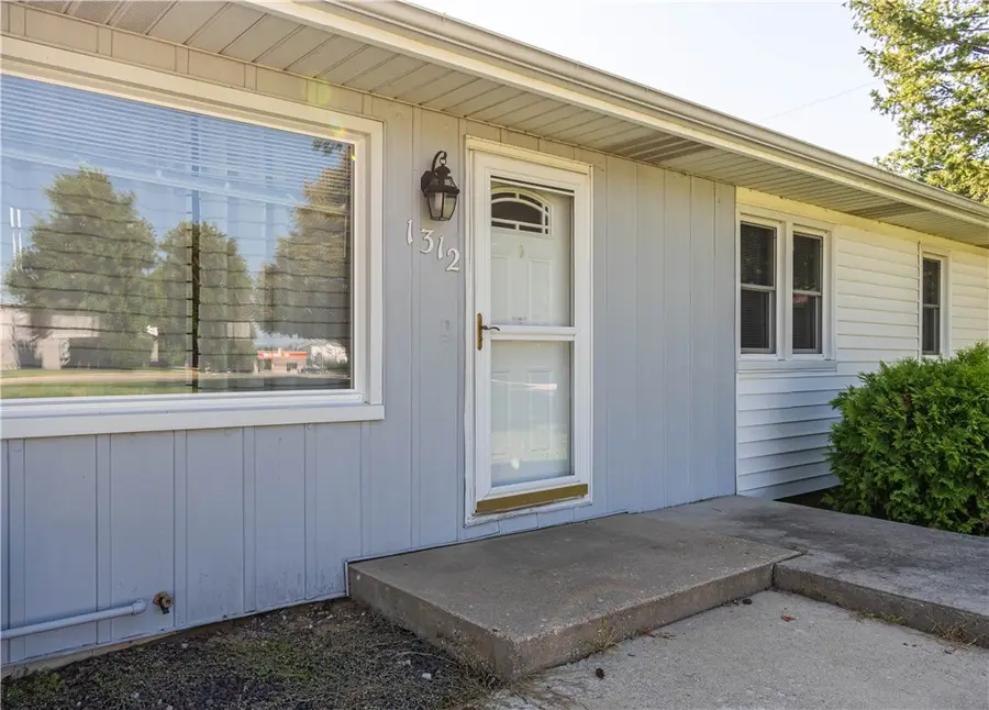 1312 Clement Avenue, Forsyth, IL 62535 - #2