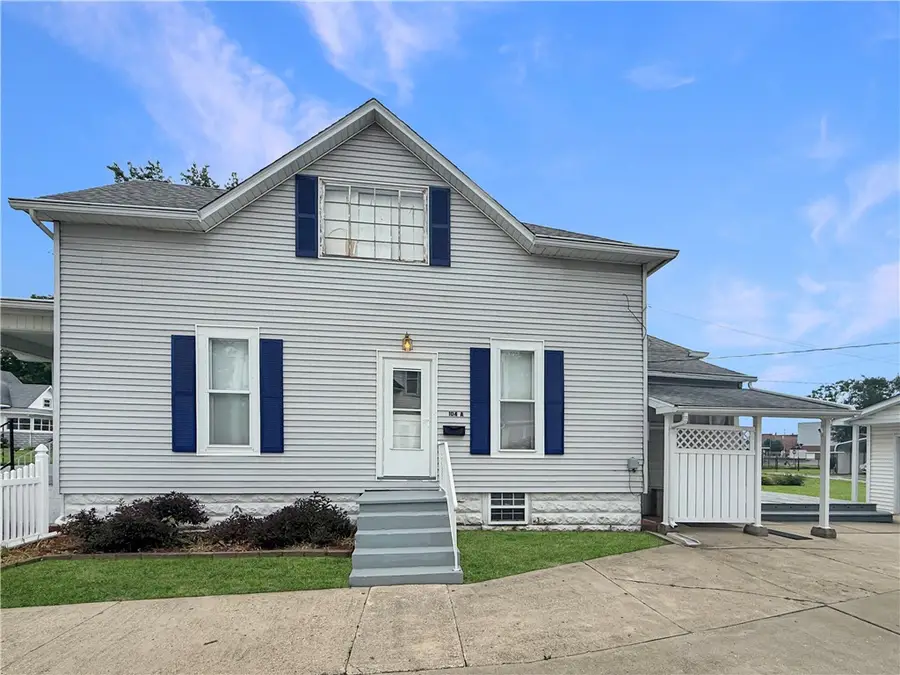 104 E Adams Avenue, Casey, IL 62420 - #2