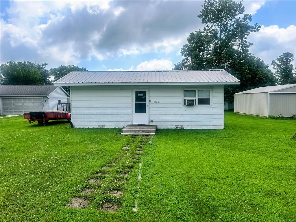 374 N Adams Street, Mason, IL 62443 - #1