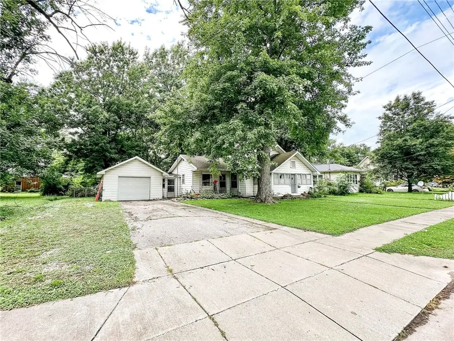 602 N Range Street, Oblong, IL 62449 - #2