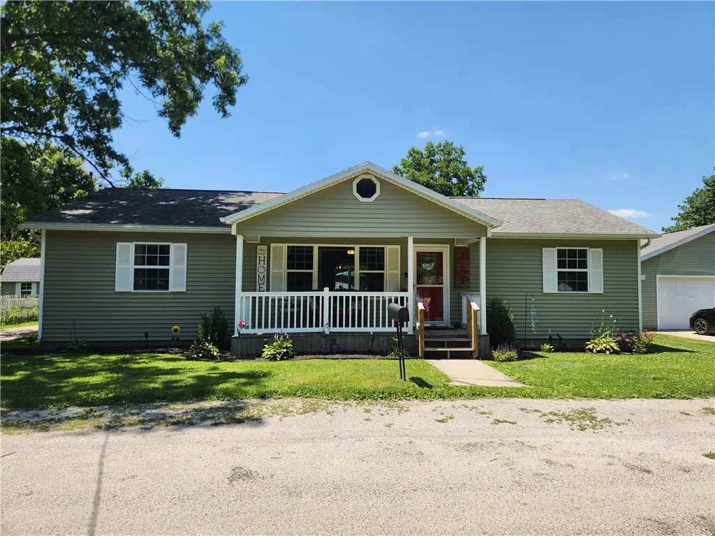203 N Wall Street, Findlay, IL 62534 - #1