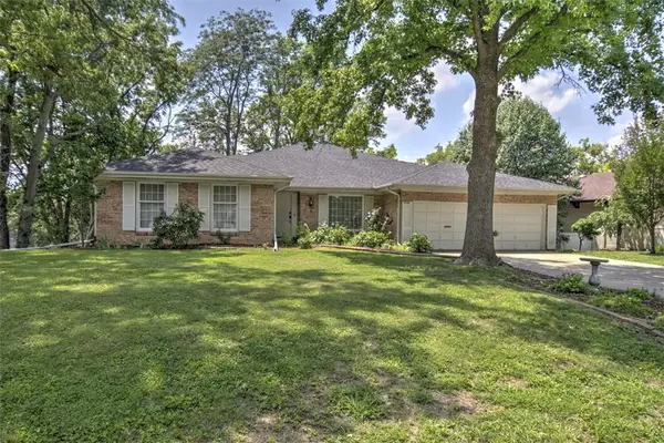 3045 Lake Bluff Drive, Decatur, IL 62521