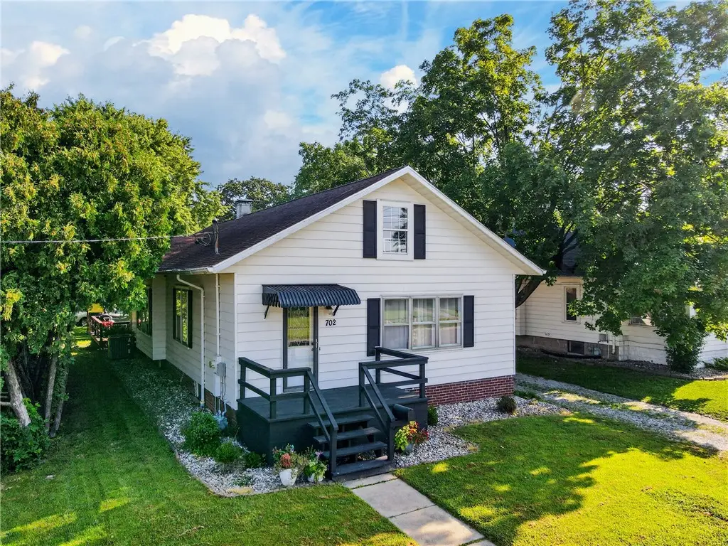 702 E Jefferson Avenue, Effingham, IL 62401 - #1