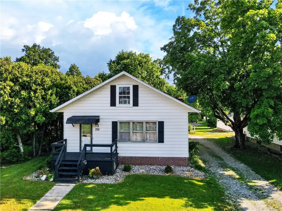 702 E Jefferson Avenue, Effingham, IL 62401 - #2