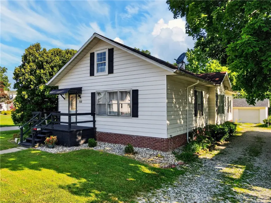 702 E Jefferson Avenue, Effingham, IL 62401 - #3