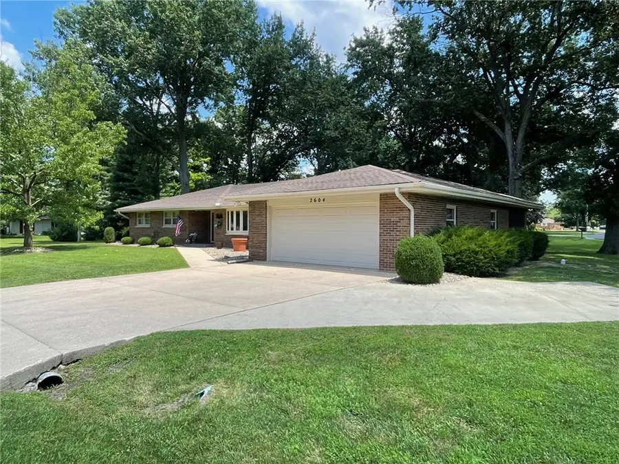 2604 S Park Street, Effingham, IL 62401 - #2