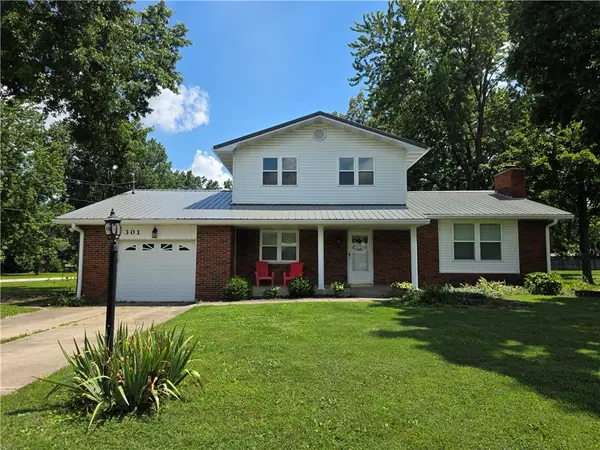 301 W Hawthorne Drive, Effingham, IL 62401