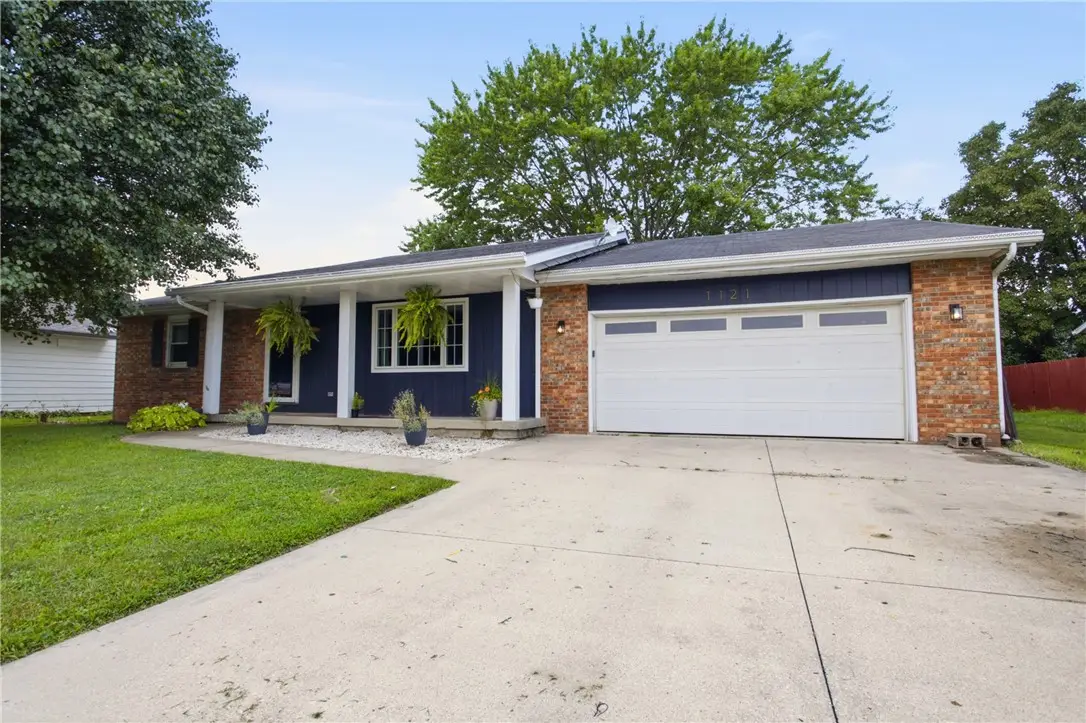 1121 Collins Drive, Effingham, IL 62401 - #1