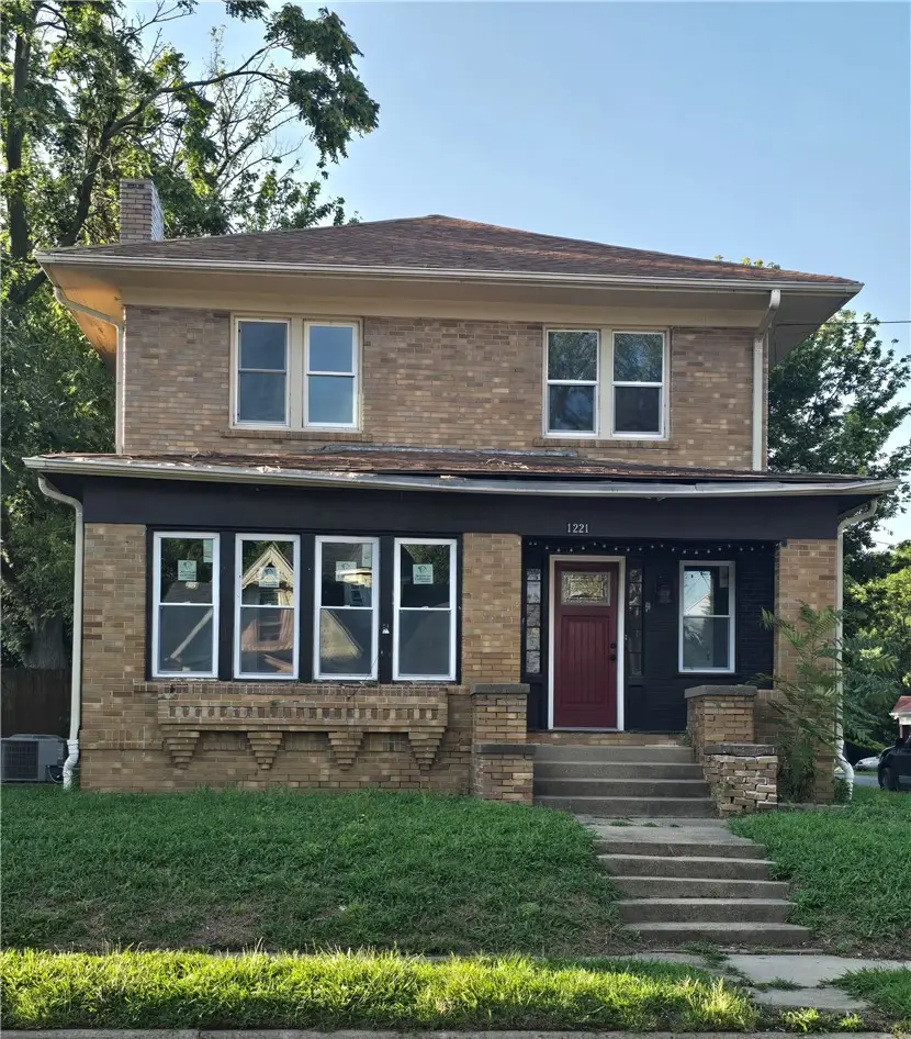 1221 Madison Avenue, Charleston, IL 61920 - #1