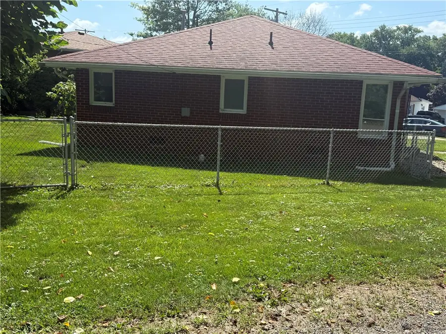 501 Clinton Avenue, Paris, IL 61944 - #3