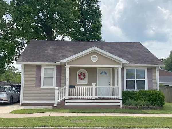 208 7th Street, Charleston, IL 61920
