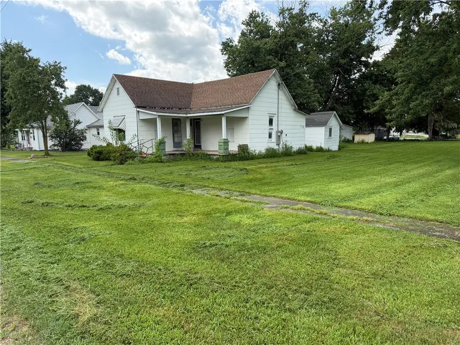 111 Oak Avenue, Montrose, IL 62445 - #3
