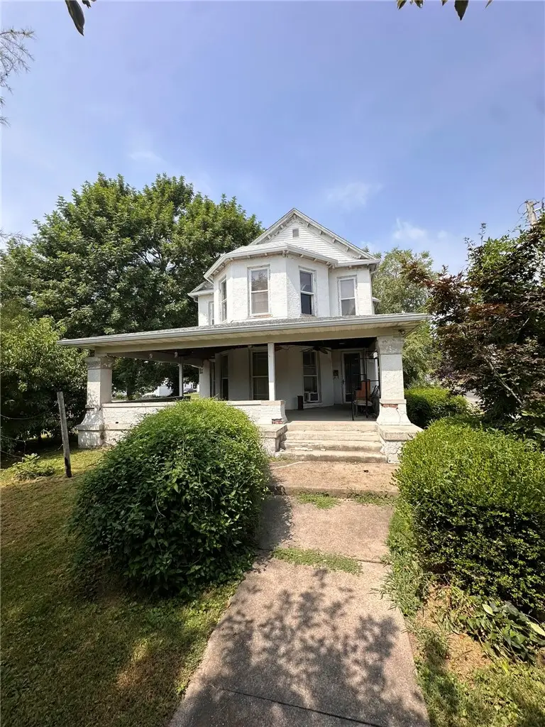201 S Lafayette Street, Newton, IL 62448 - #2