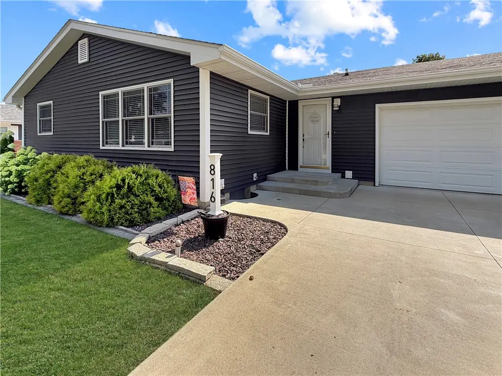 816 N 32nd Street, Mattoon, IL 61938 - #1