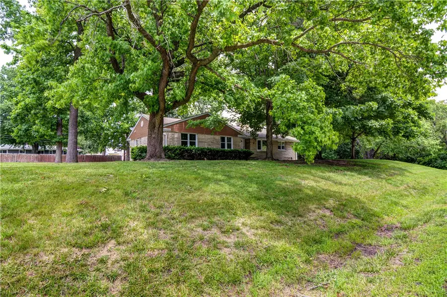 8 NE Carroll Drive, Decatur, IL 62526 - #2