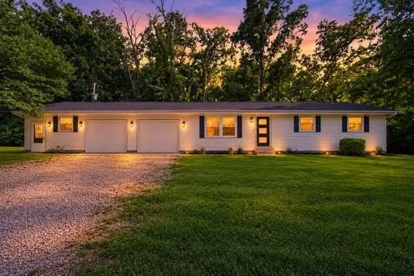 9394 E Nees Avenue, Effingham, IL 62401