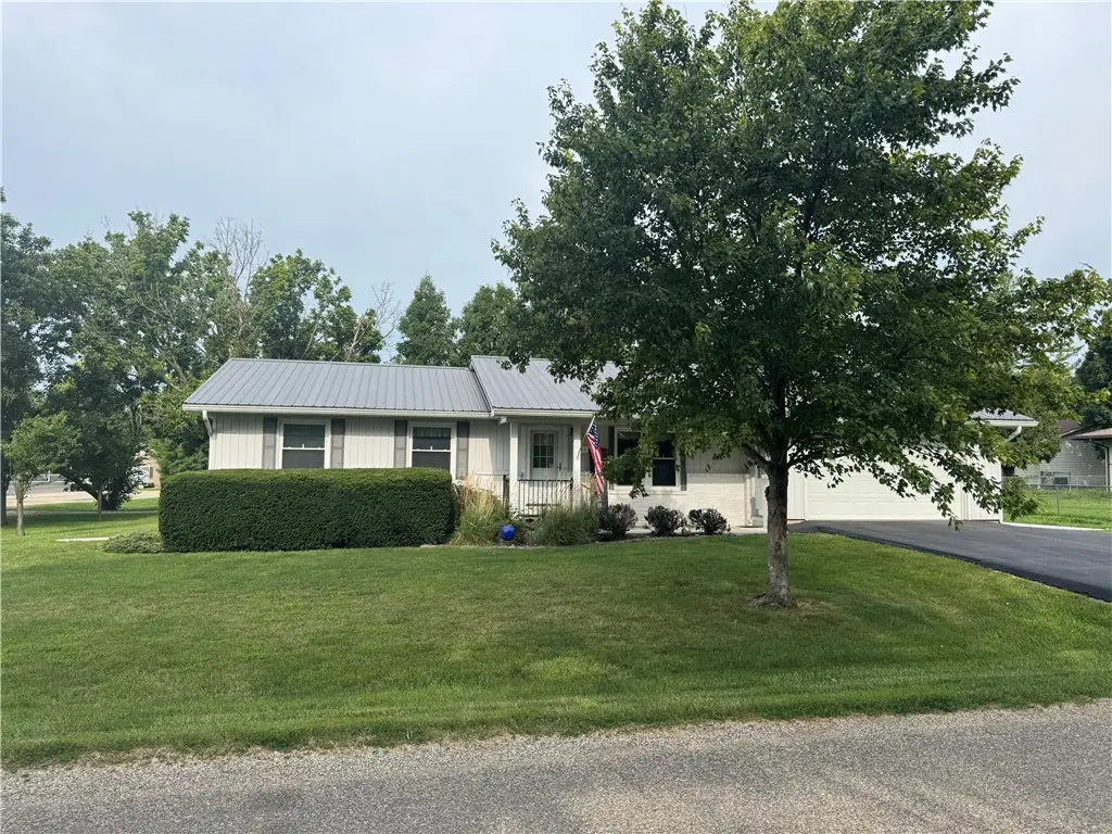 11 Cardinal Drive, Bethany, IL 61914 - #1
