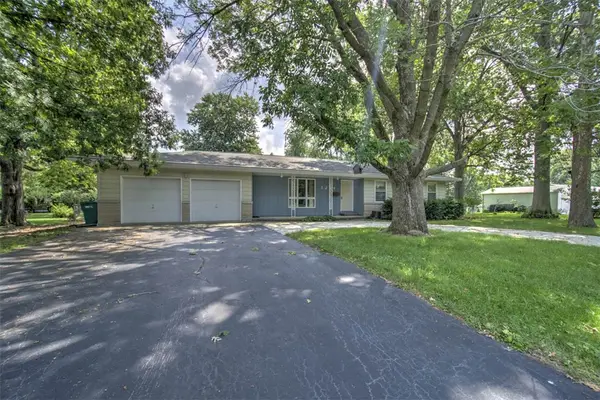 3284 N Oakland Avenue, Decatur, IL 62526