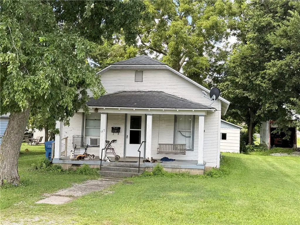 617 S 1st Avenue, Hoopeston, IL 60942 - #1
