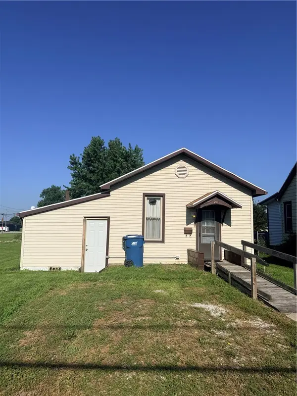 211 3rd Street, Hoopeston, IL 60942