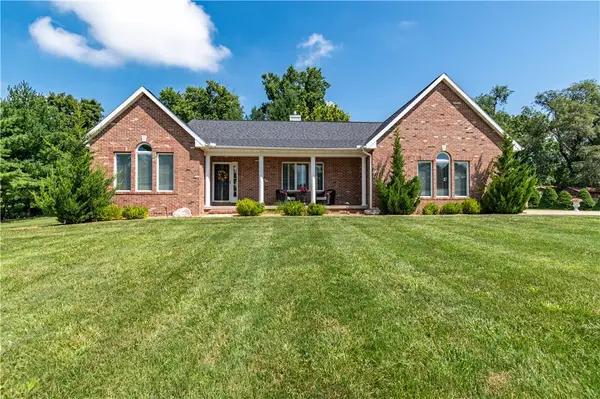 1085 Finley Avenue, Mt Zion, IL 62549
