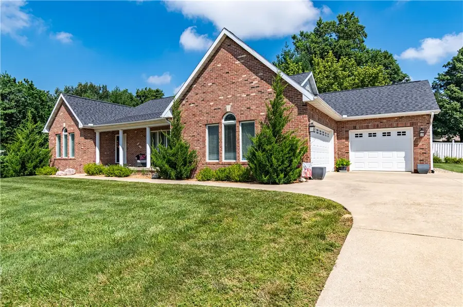 1085 Finley Avenue, Mount Zion, IL 62549 - #3