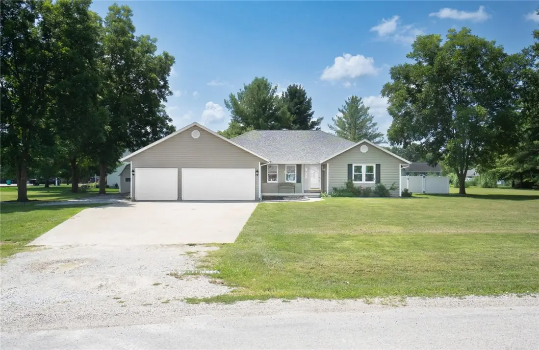 10337 E Kingwood Drive, Effingham, IL 62401 - #1