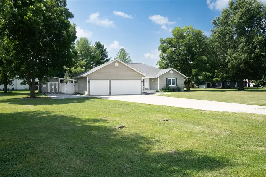 10337 E Kingwood Drive, Effingham, IL 62401 - #2