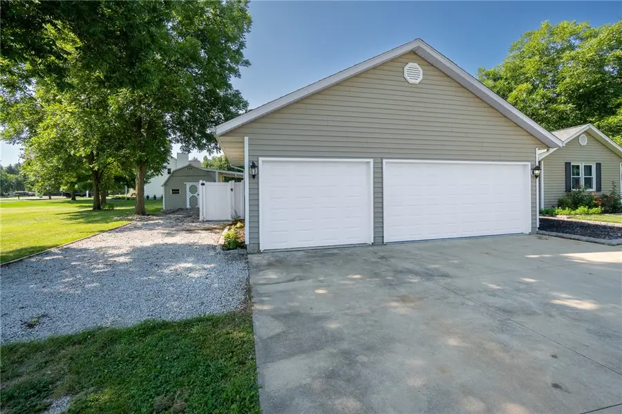 10337 E Kingwood Drive, Effingham, IL 62401 - #3