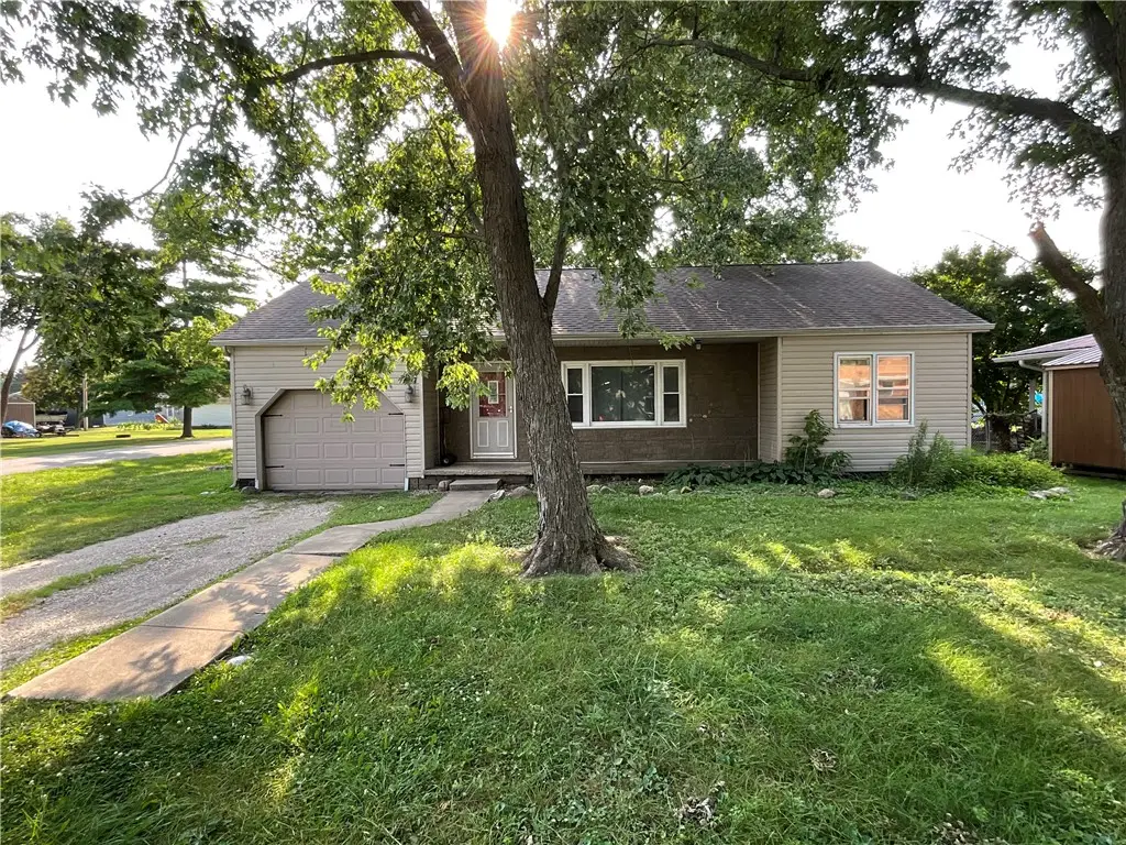 902 N Wood Street, Shelbyville, IL 62565 - #1