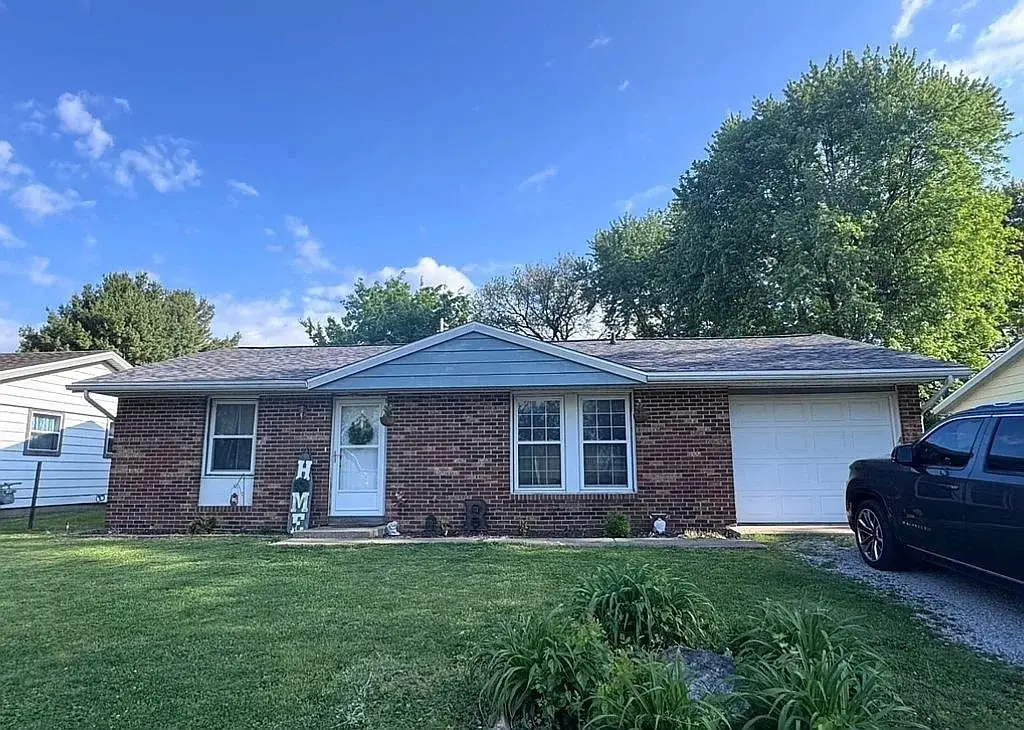 901 W Elizabeth Street, Paris, IL 61944 - #1