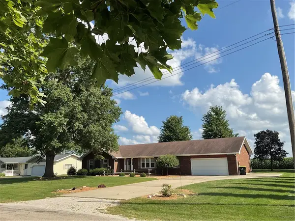 710 Warren Street, Moweaqua, IL 62550