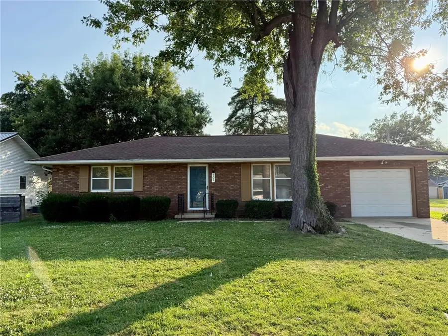 307 S Mill Street, Greenup, IL 62428 - #2