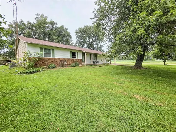 2725 N 1250th Street, West York, IL 62478