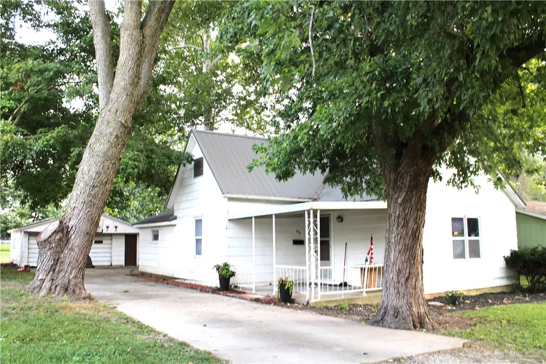 704 W South 3rd Street, Shelbyville, IL 62565 - #1