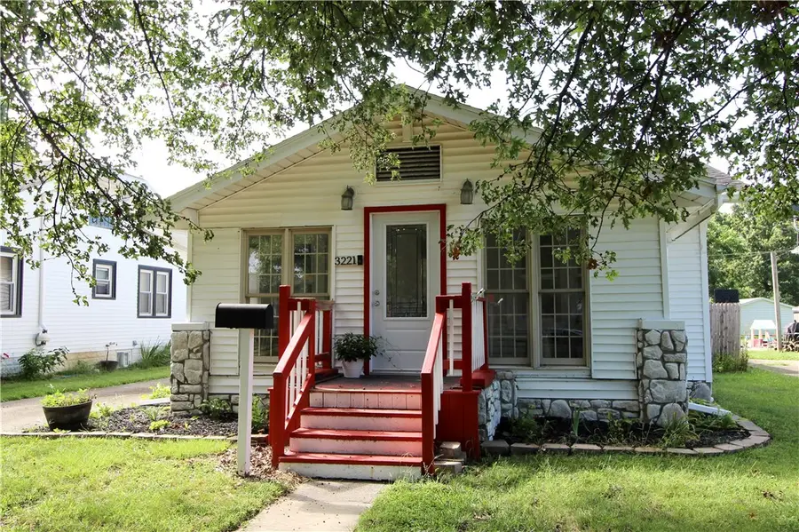 3221 Champaign Avenue, Mattoon, IL 61938 - #2